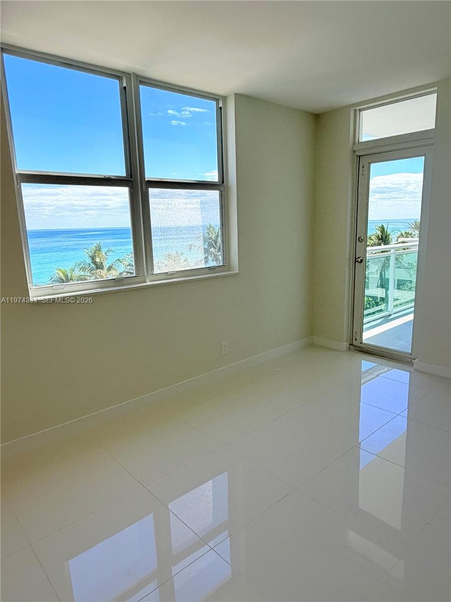 3001 Ocean Dr 511 photo 12