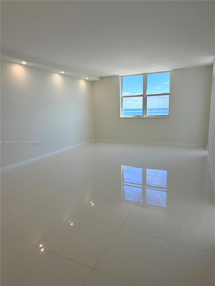 3001 Ocean Dr 511 photo 9