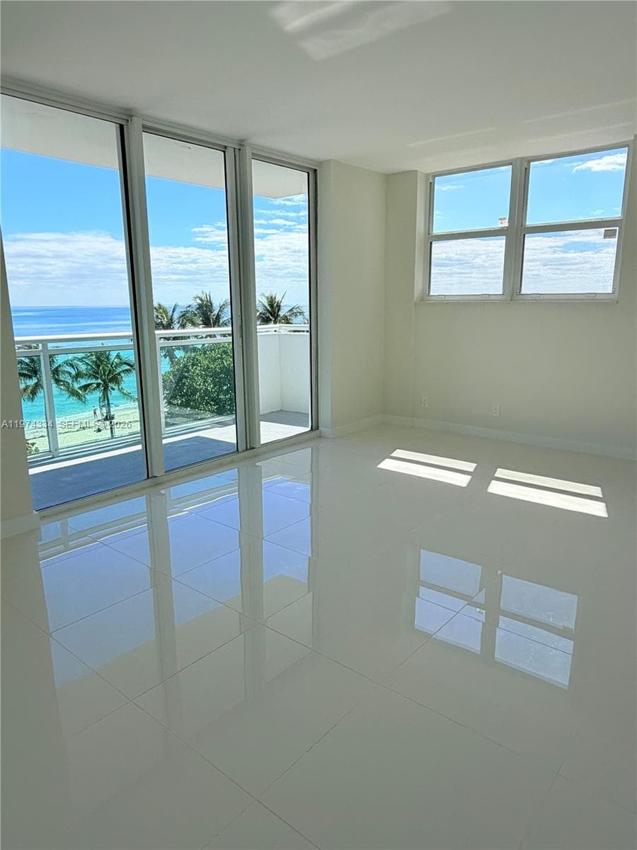 3001 Ocean Dr 511 photo 14