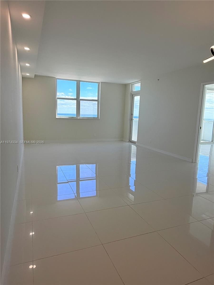 3001 Ocean Dr 511 photo 8