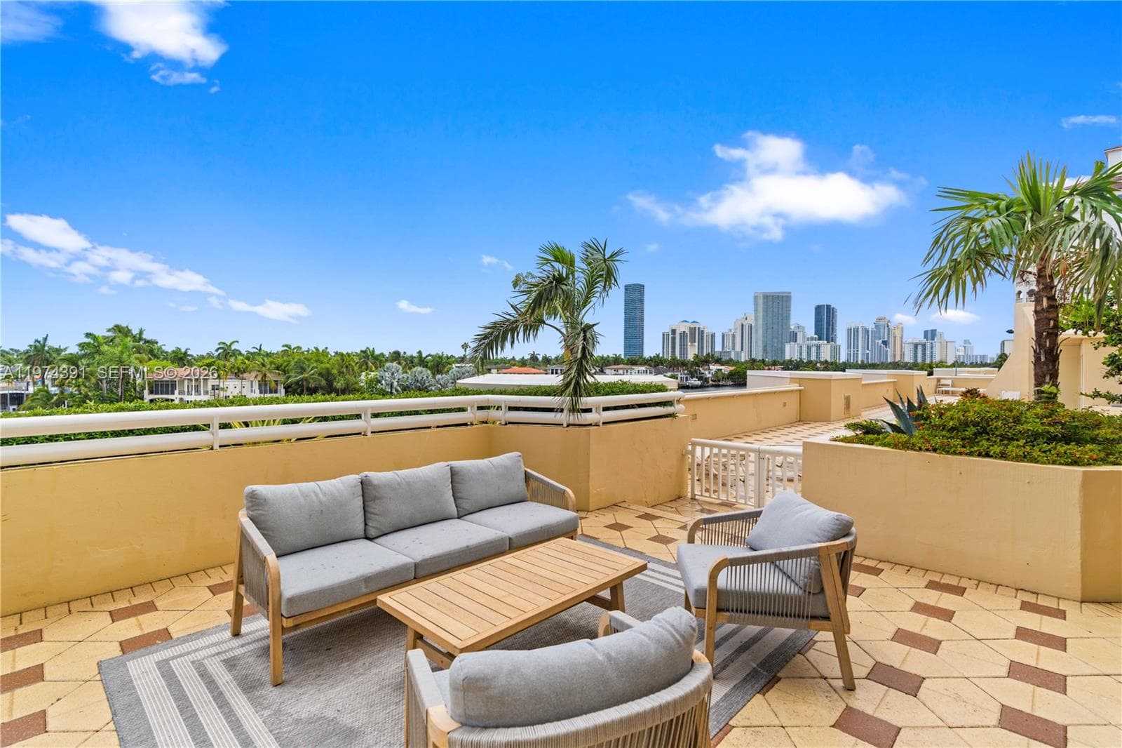 20191 E Country Club Dr 407 photo 2