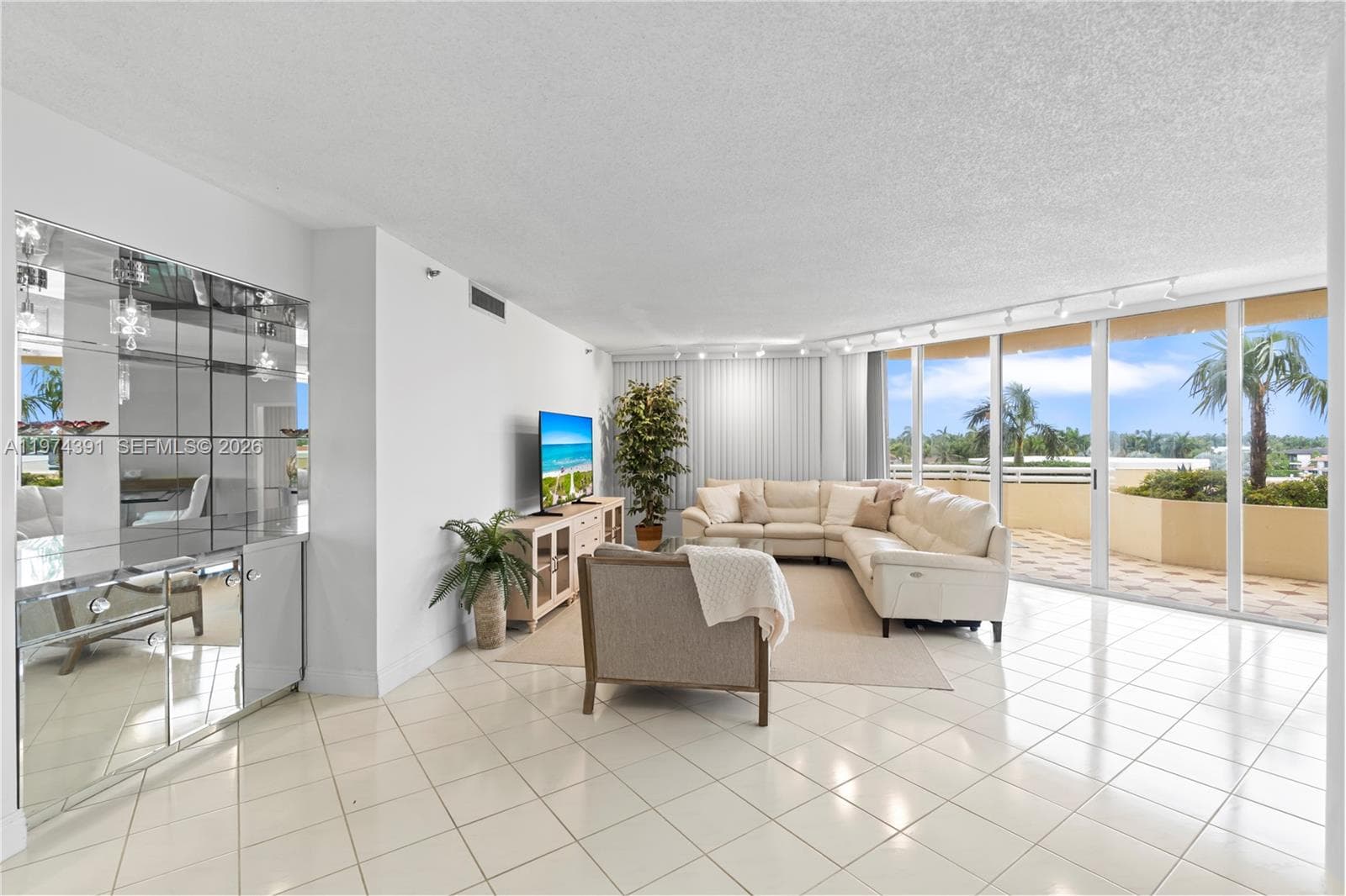 20191 E Country Club Dr 407 photo 7