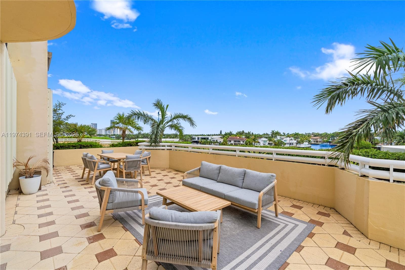 20191 E Country Club Dr 407 photo 1