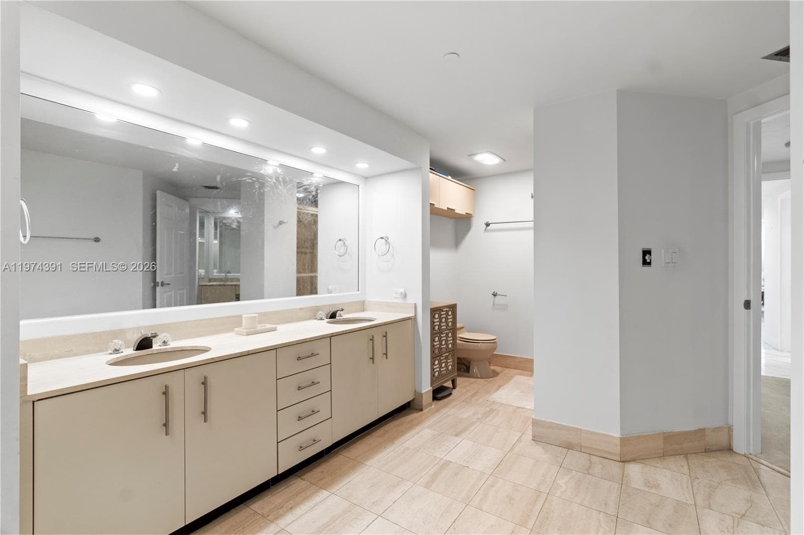 20191 E Country Club Dr 407 photo 24