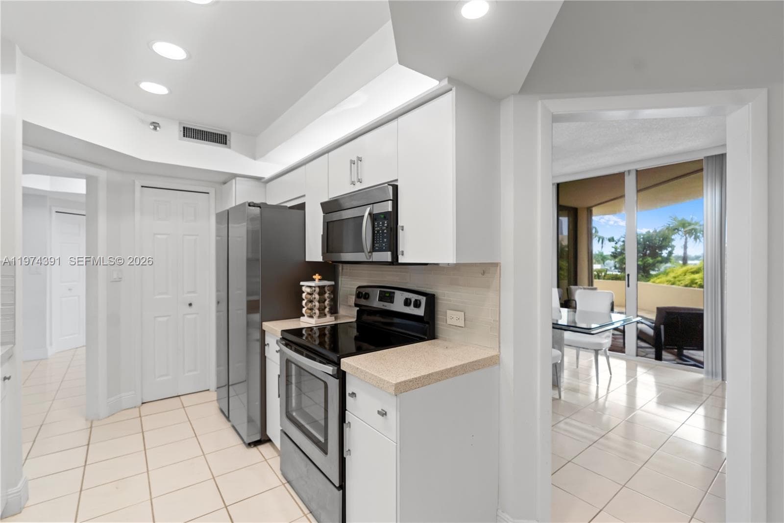 20191 E Country Club Dr 407 photo 14