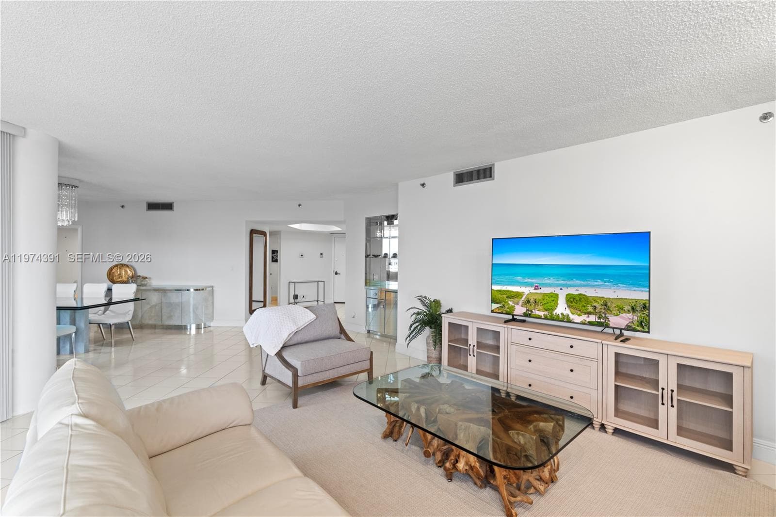 20191 E Country Club Dr 407 photo 4
