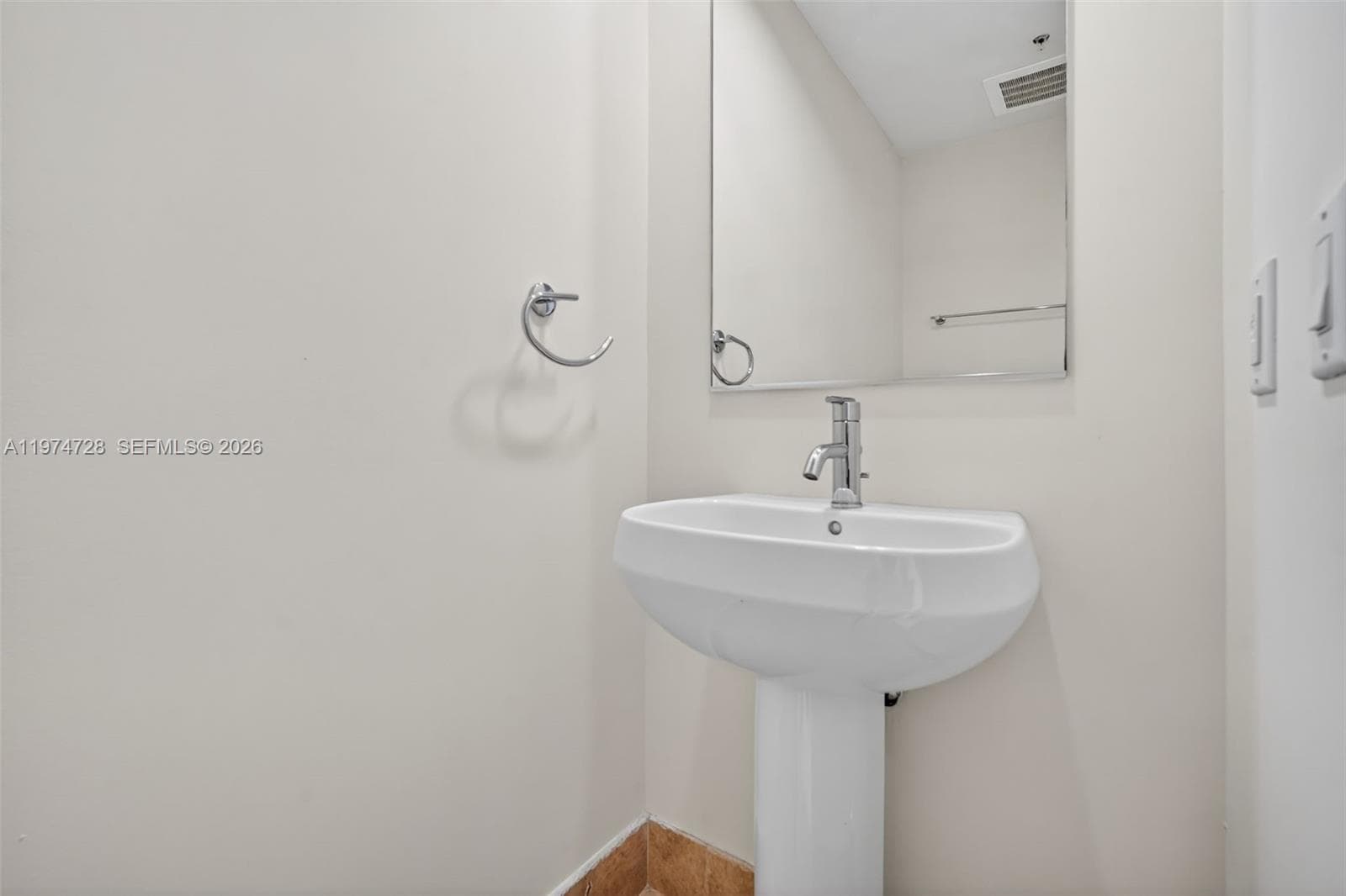 18201 Collins Ave 2008 photo 7
