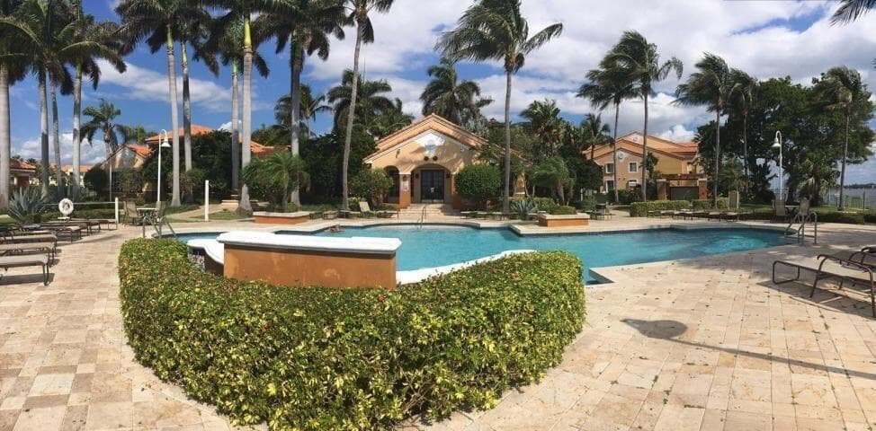 111 Yacht Club Way 305 photo 17