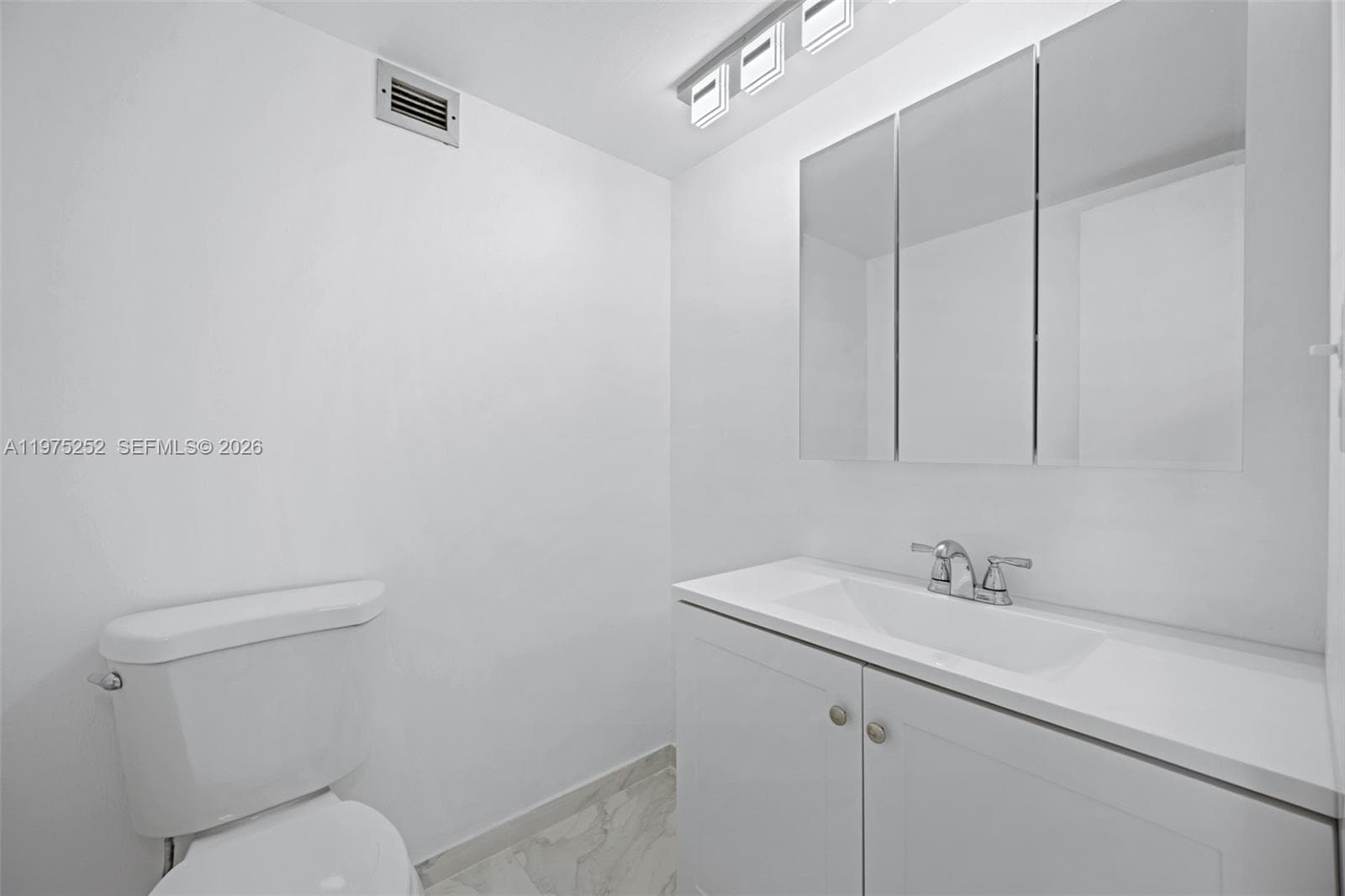 4101 Pine Tree Dr 919 photo 10
