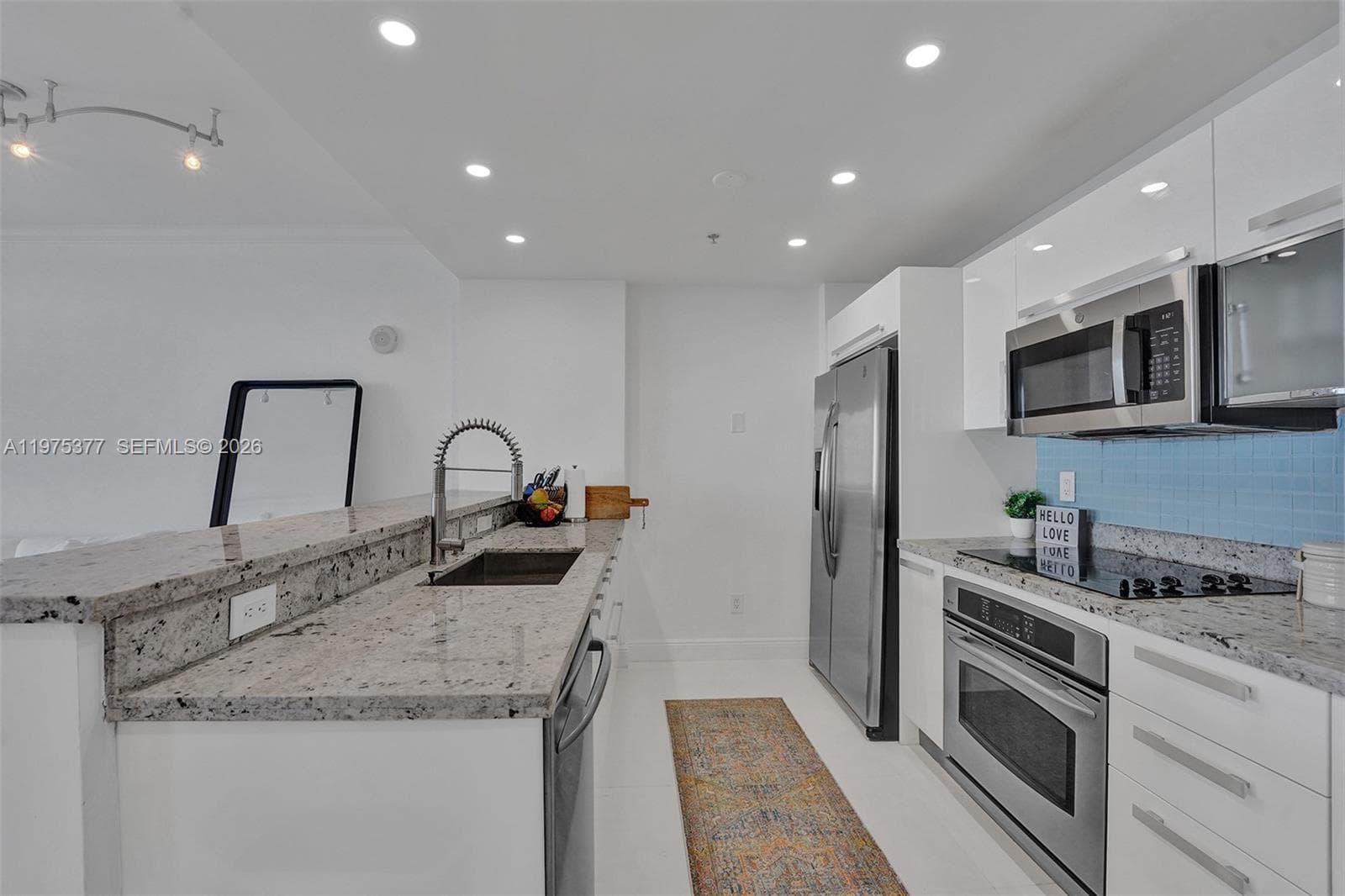 601 36th St 811 photo 6