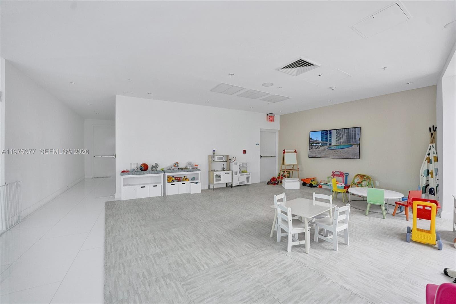 601 36th St 811 photo 20