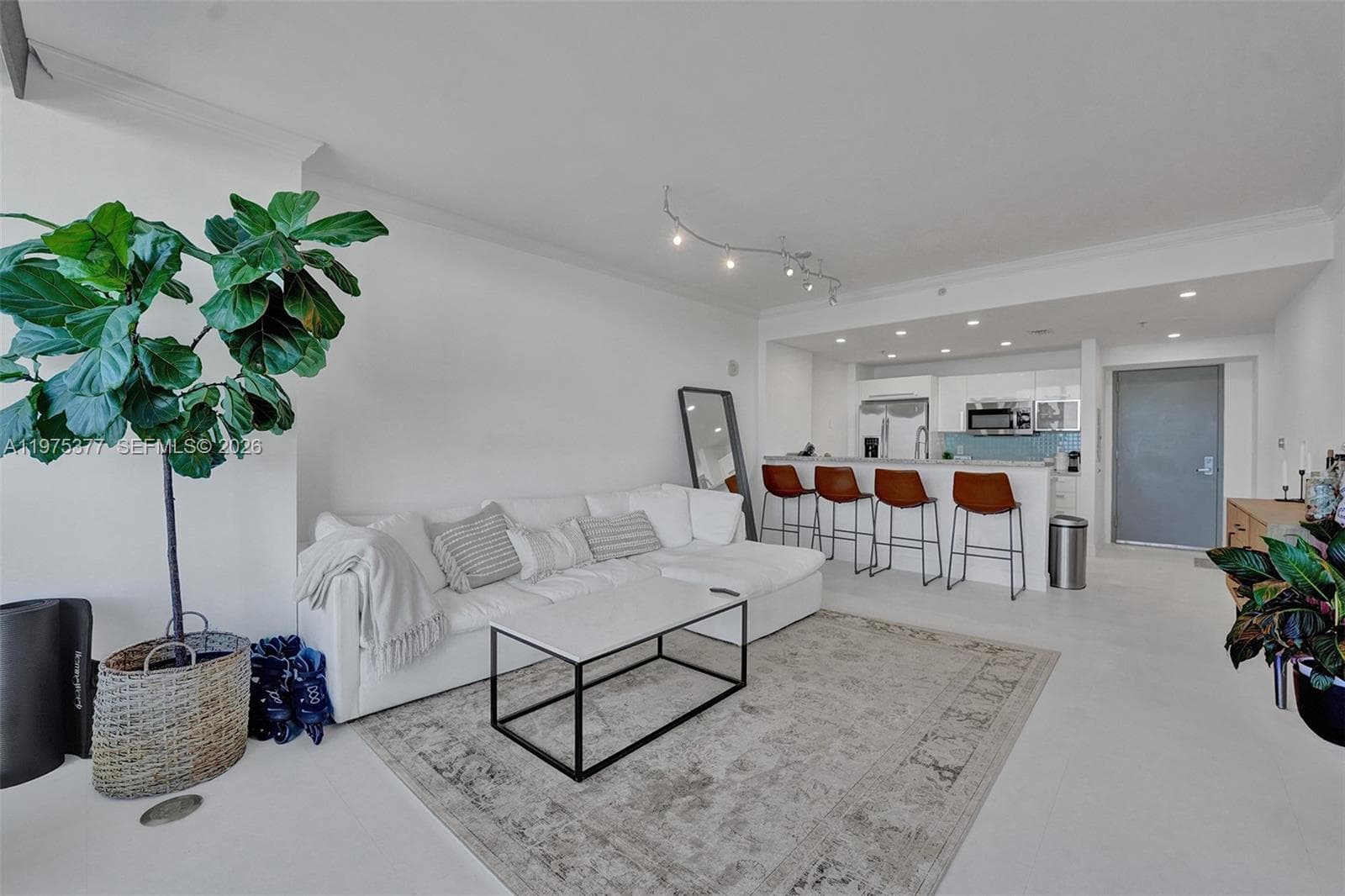 601 36th St 811 photo 4