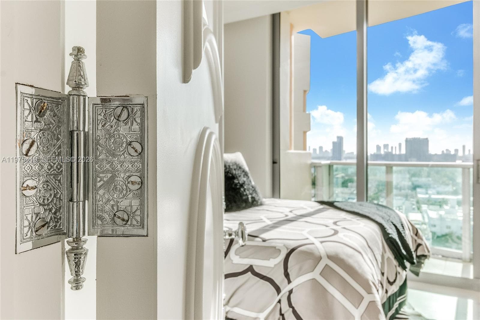 1455 Ocean Dr 1607 photo 23