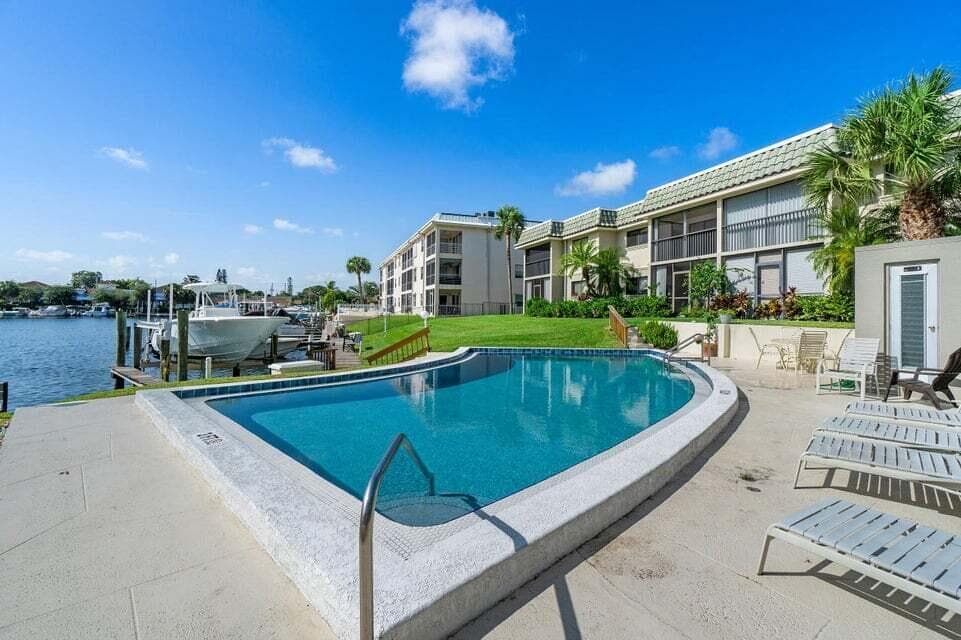 714 Northlake Court #208 3