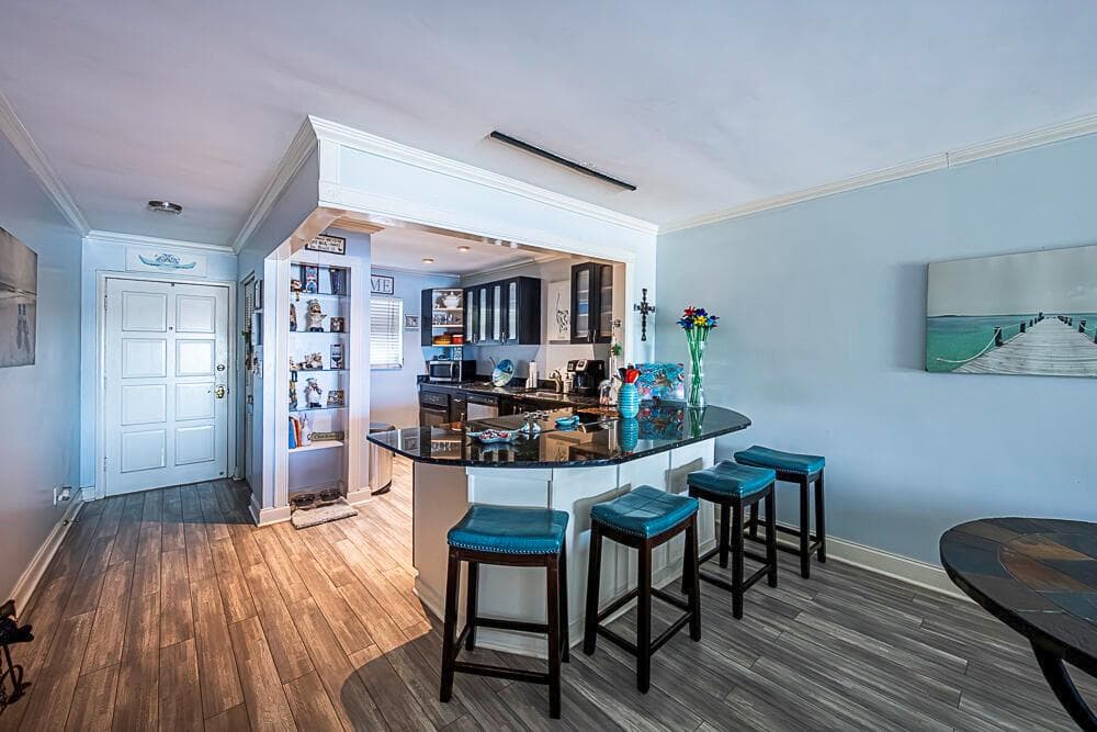 714 Northlake Court #208 5