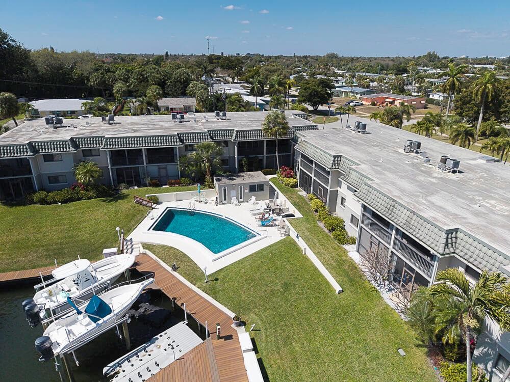 714 Northlake Court #208 4