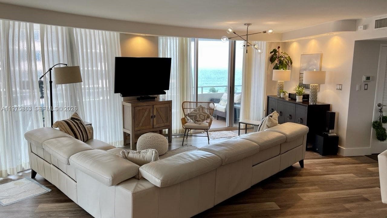 5161 Collins Ave 1012 photo 3