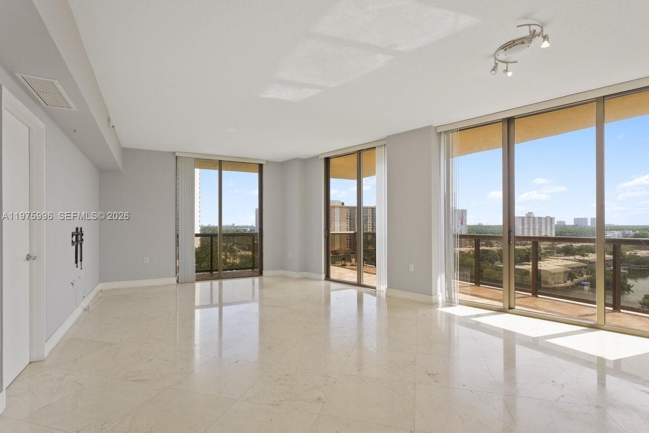 16275 Collins Ave 904 photo 1