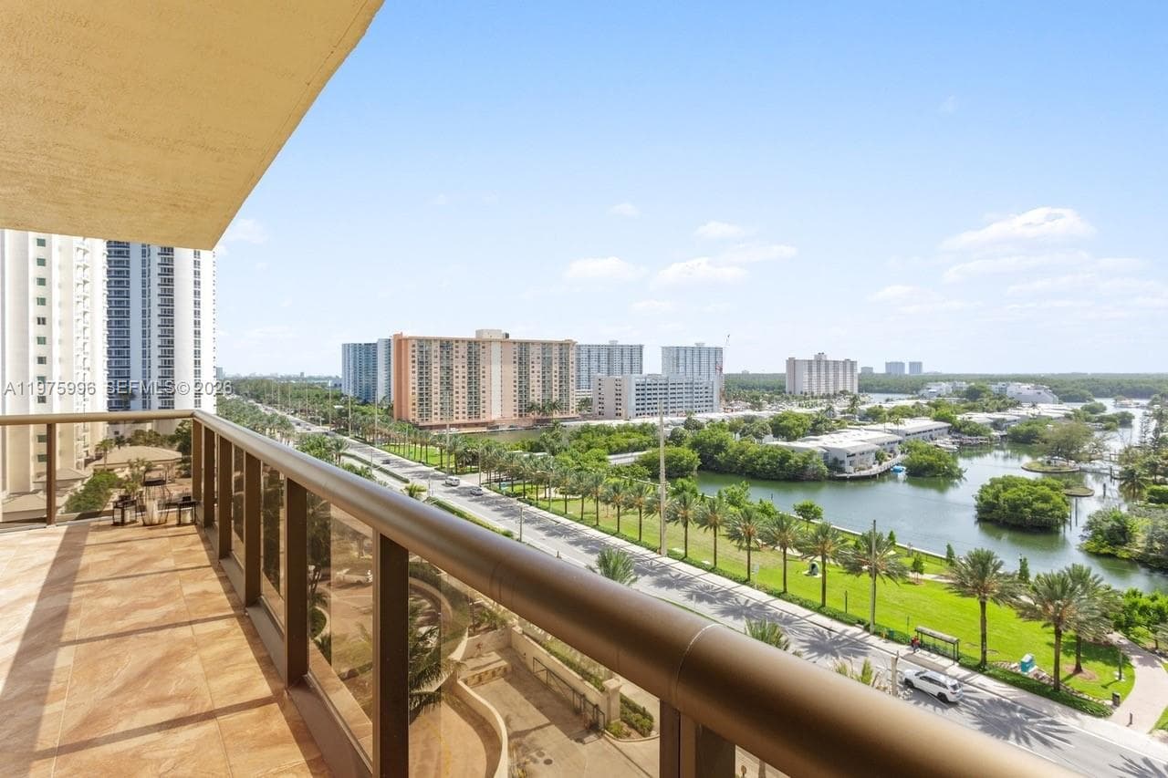 16275 Collins Ave 904 photo 10