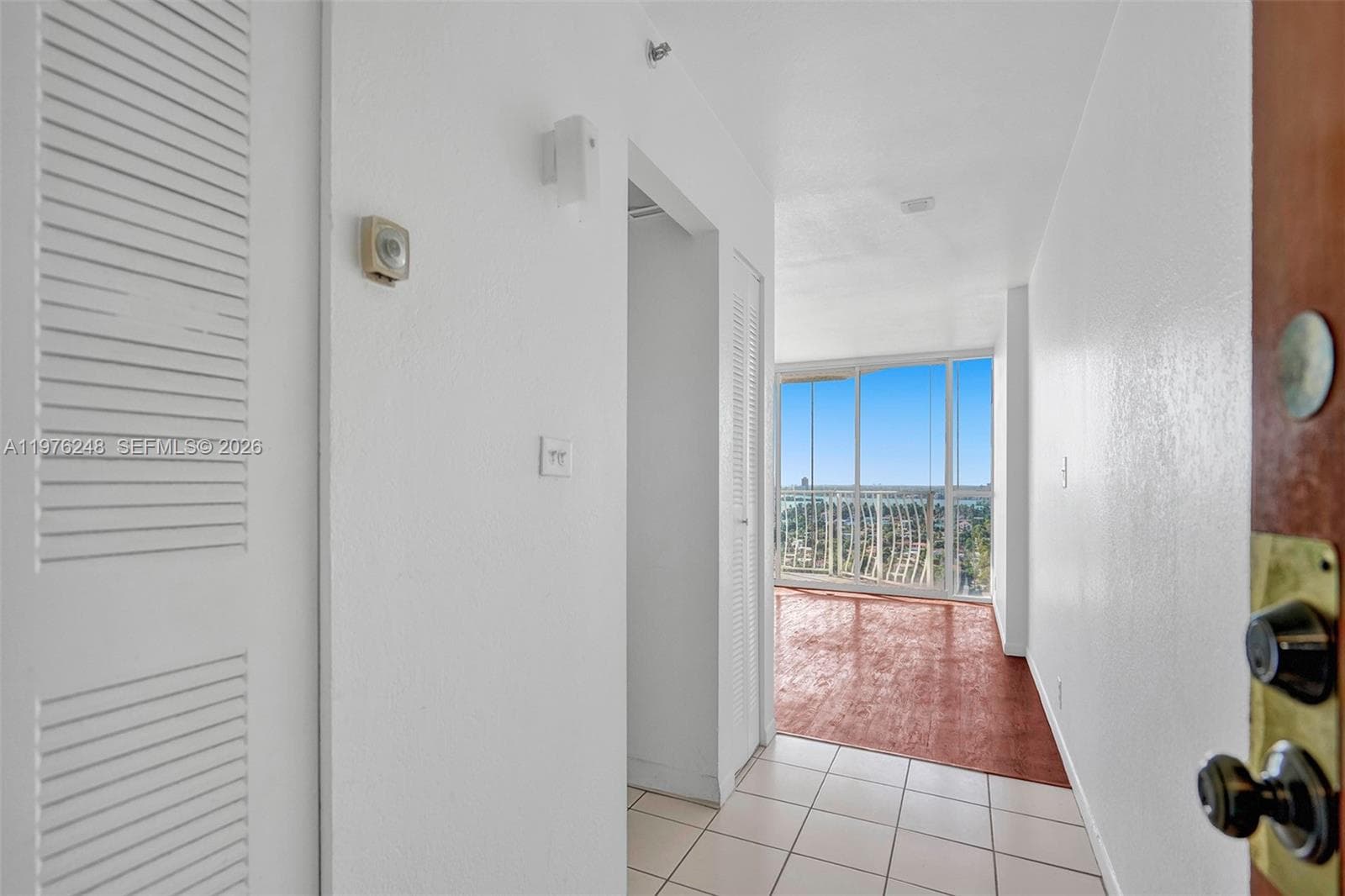 7601 E Treasure Dr 2205 photo 2