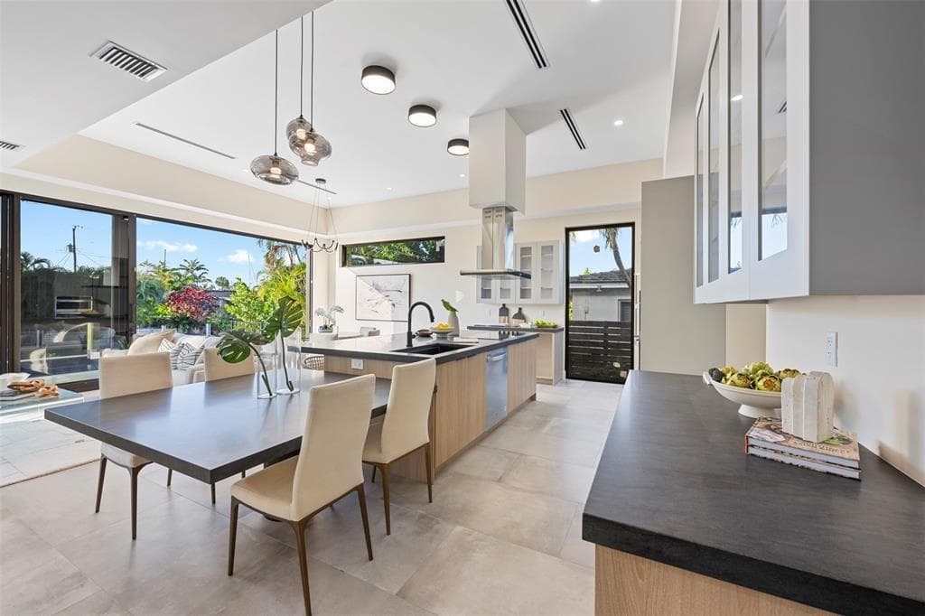 1212 Avocado Isle 5