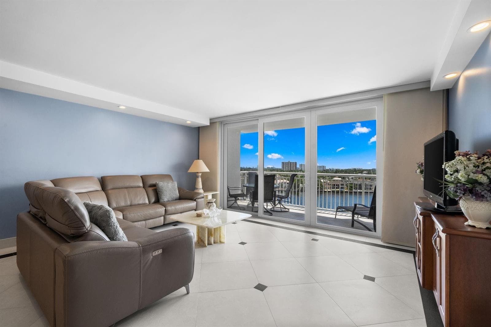 511 Bayshore Drive #904 3
