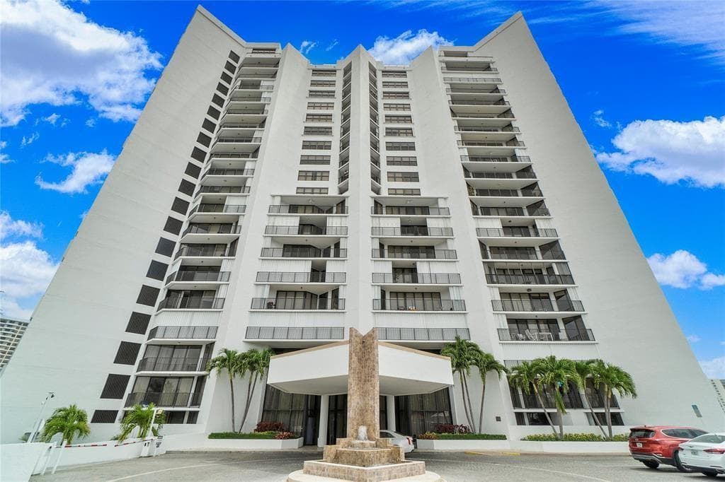 300 Three Islands Boulevard #306 1