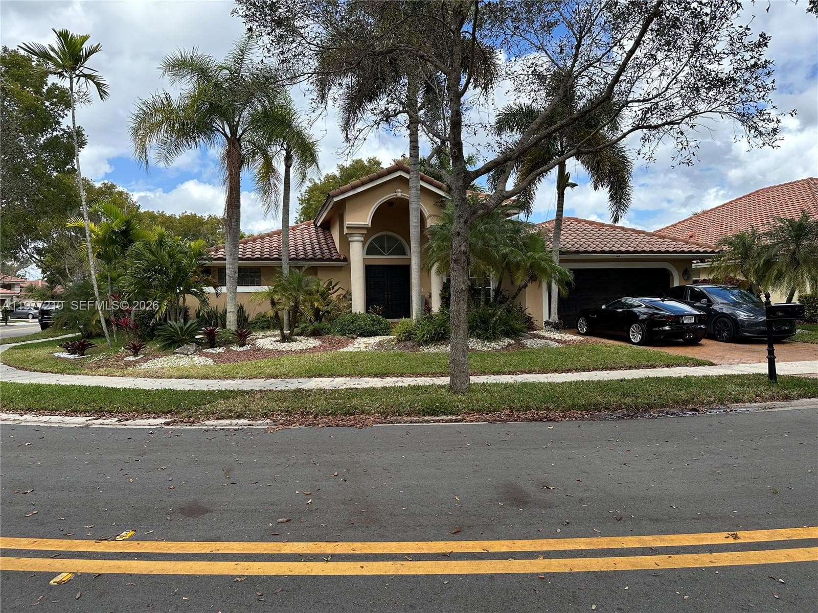 966 SPOONBILL CIR 1