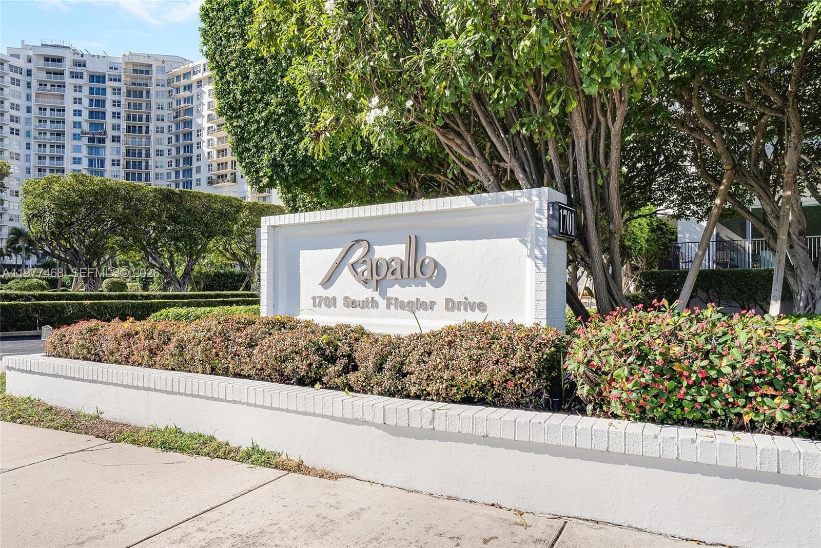 1701 Flagler Dr 1508 photo 8