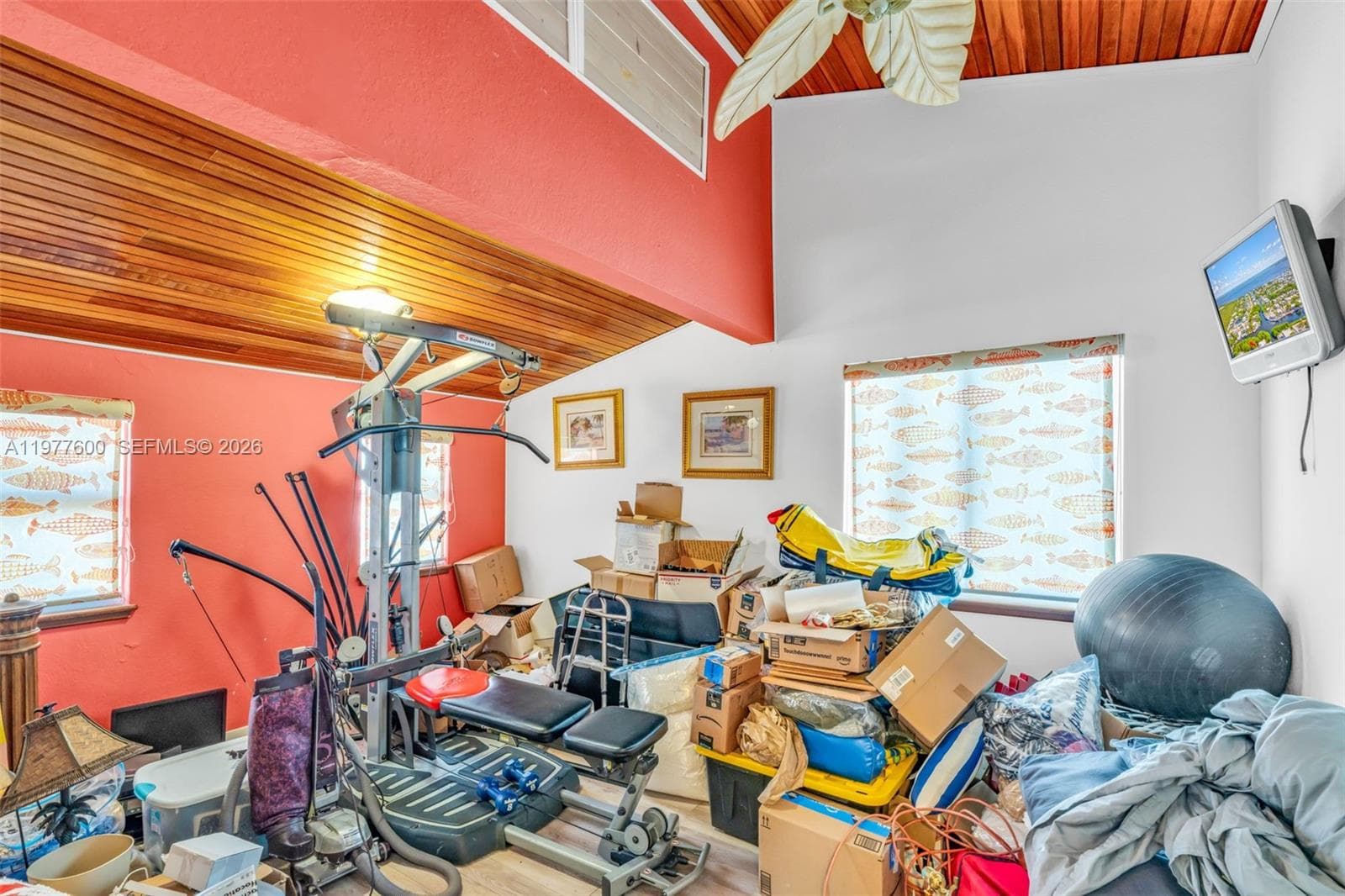 894 Ellen Dr photo 17