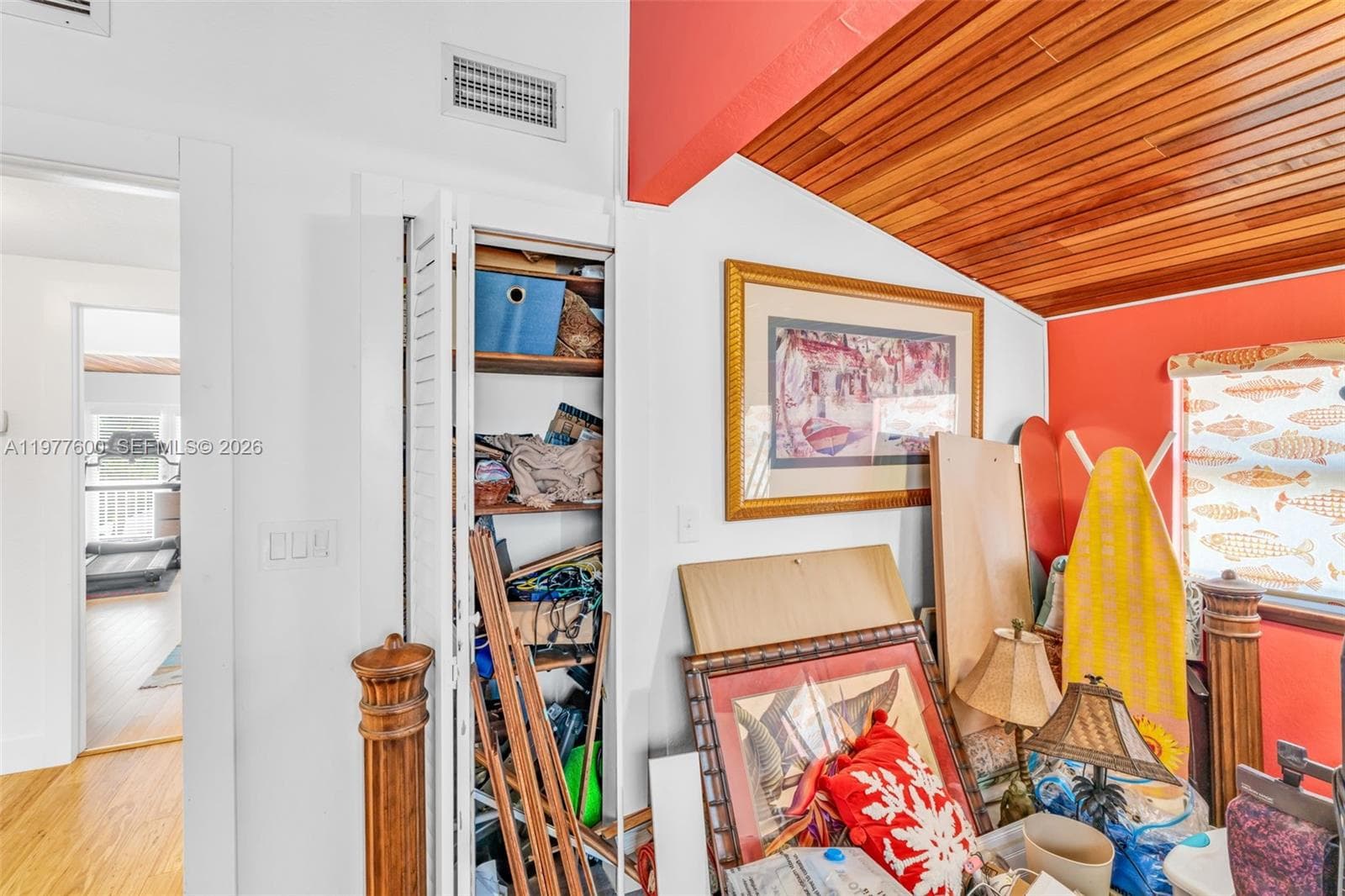 894 Ellen Dr photo 16