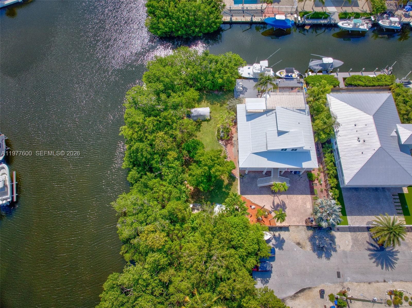 894 Ellen Dr 4