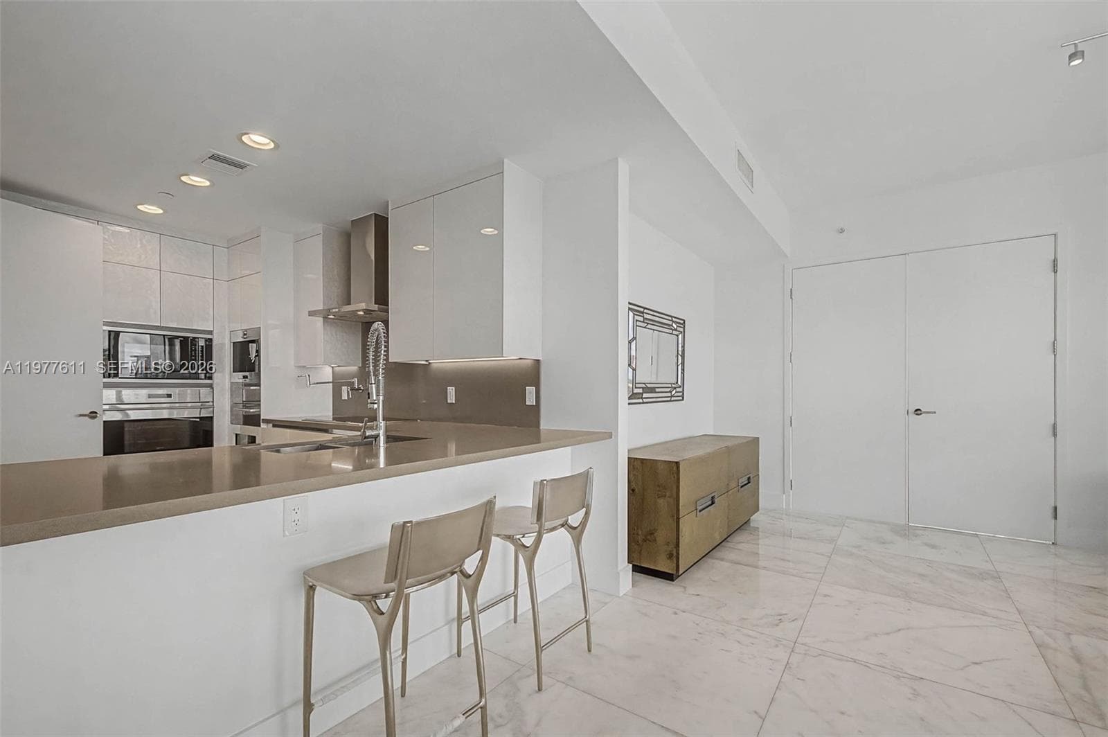 17475 Collins Ave 904 photo 14