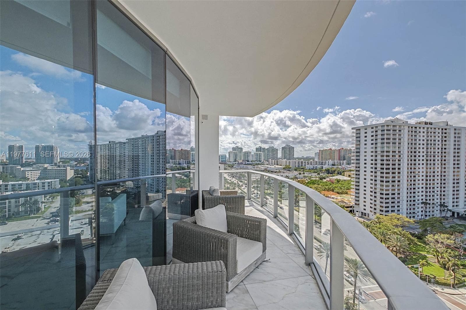 17475 Collins Ave 904 photo 4