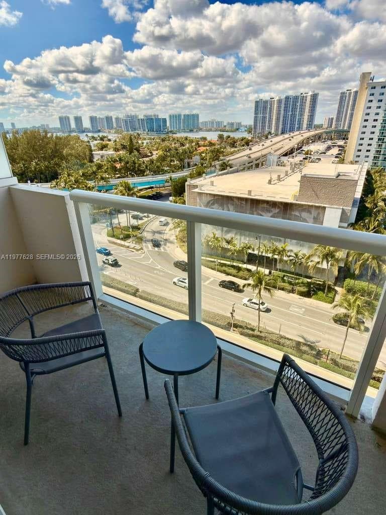 19201 Collins Ave 933 photo 1