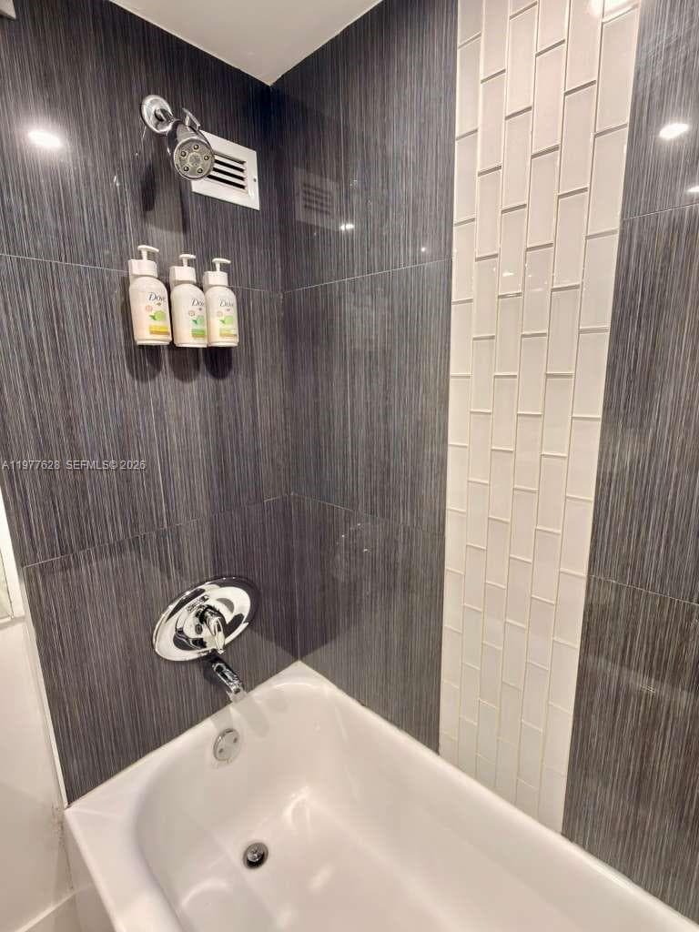 19201 Collins Ave 933 photo 15