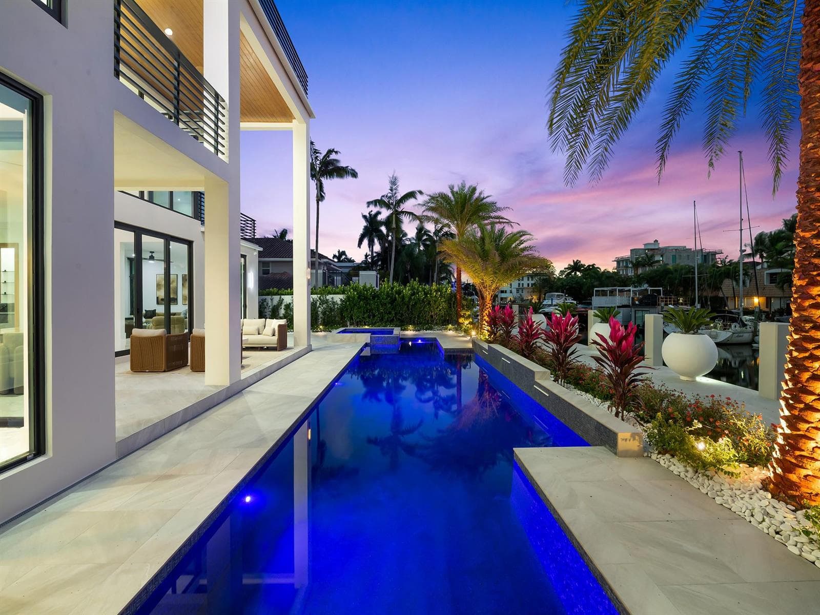 111 Fiesta Way 4