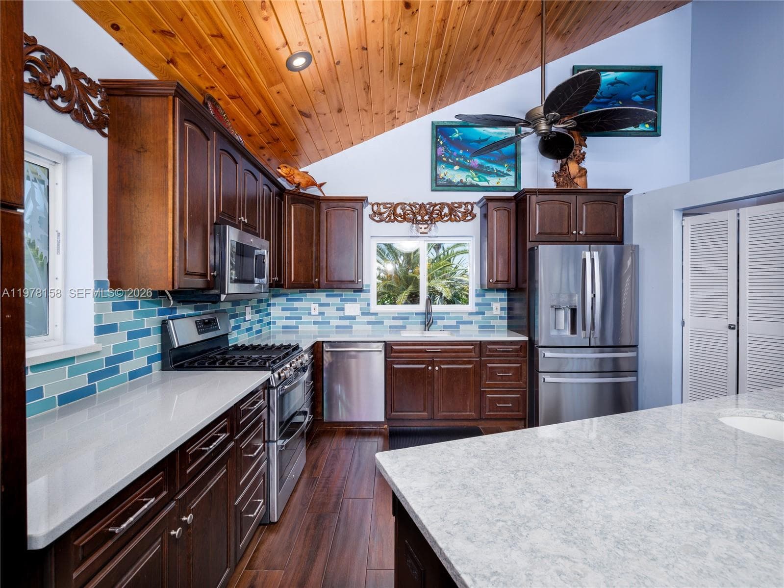 14 Avenue F photo 19