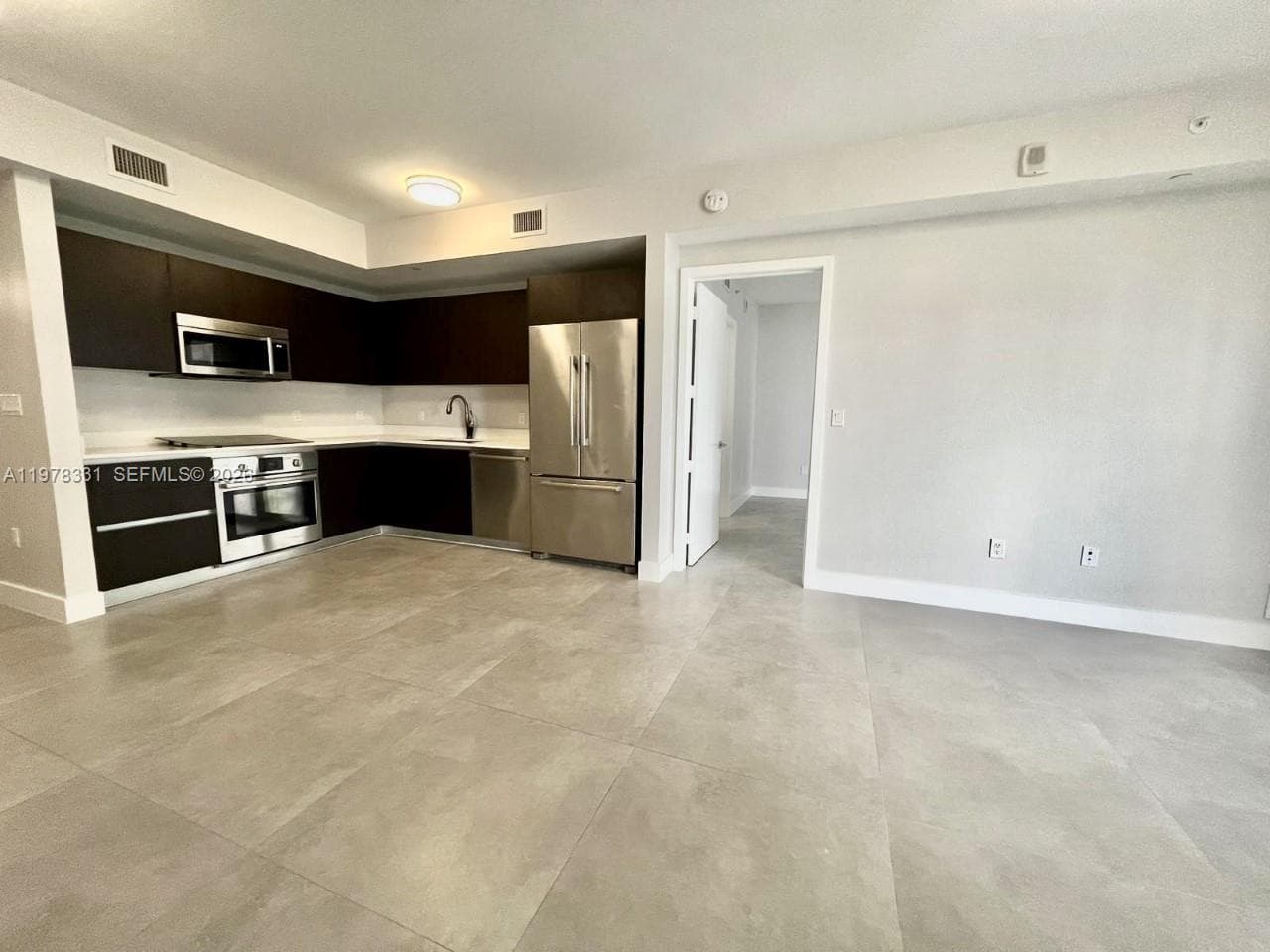 488 NE 18th St 2302 photo 4