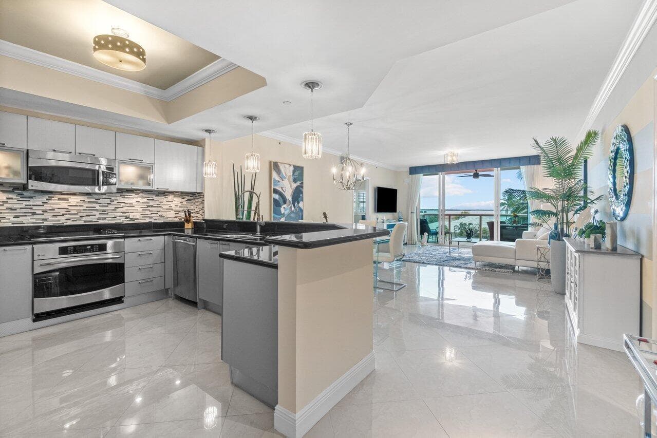 2650 Lake Shore Drive #302 1