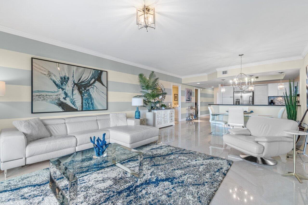 2650 Lake Shore Drive #302 4