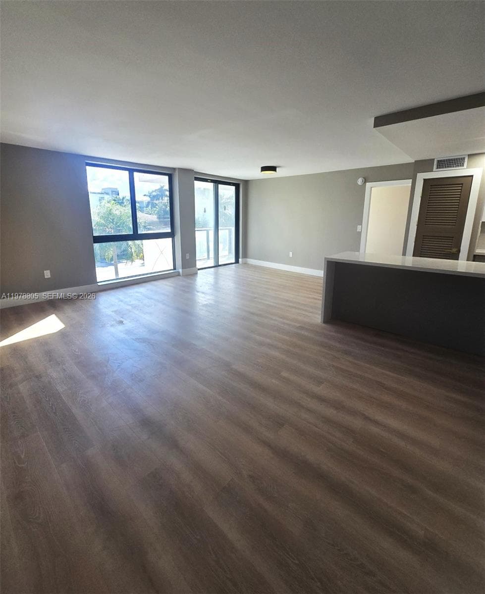 9800 W Bay Harbor Dr 305 photo 2