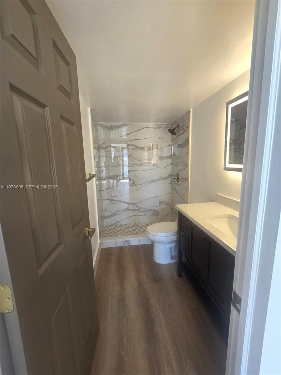 9800 W Bay Harbor Dr 305 photo 13