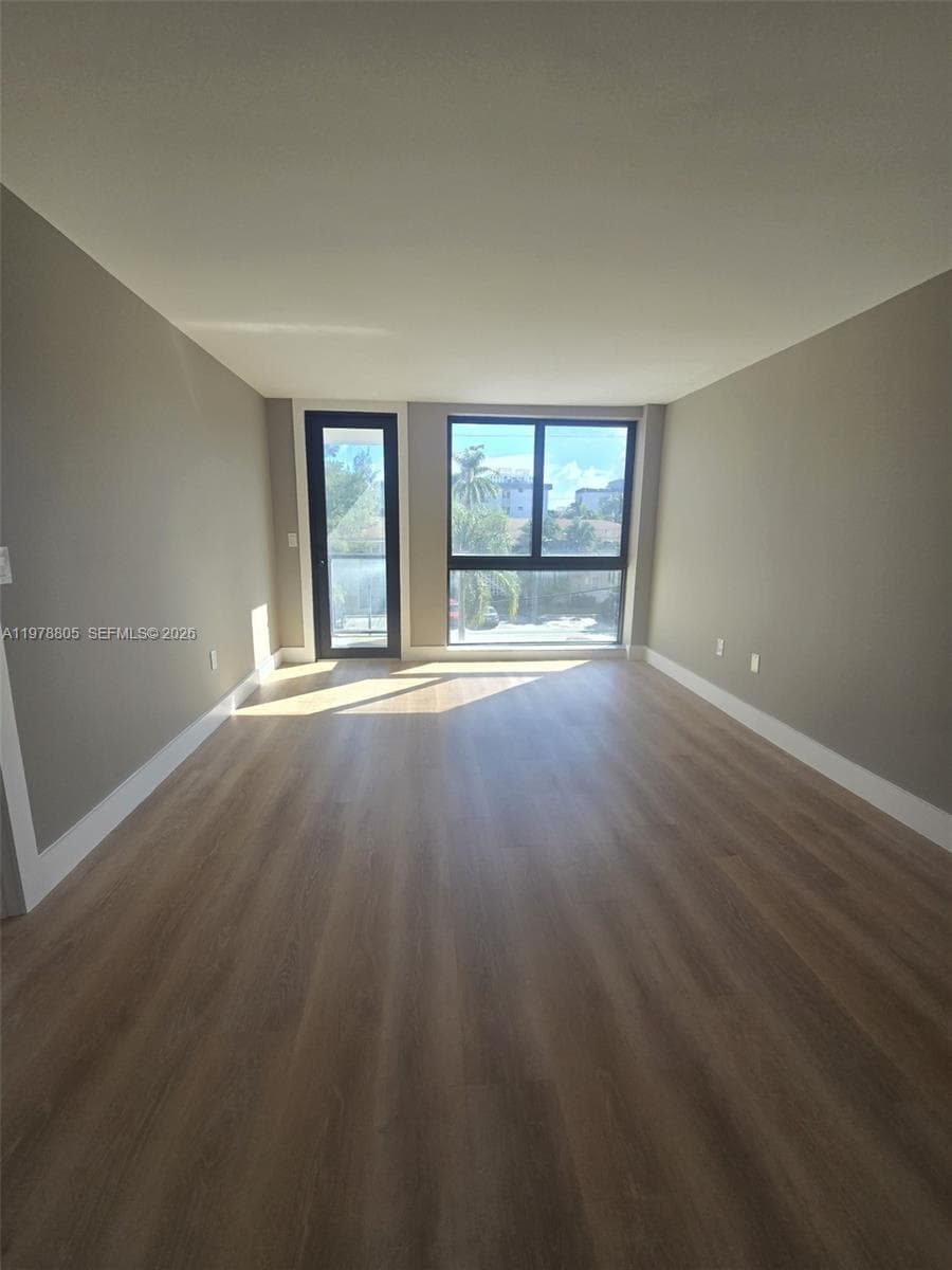 9800 W Bay Harbor Dr 305 photo 11