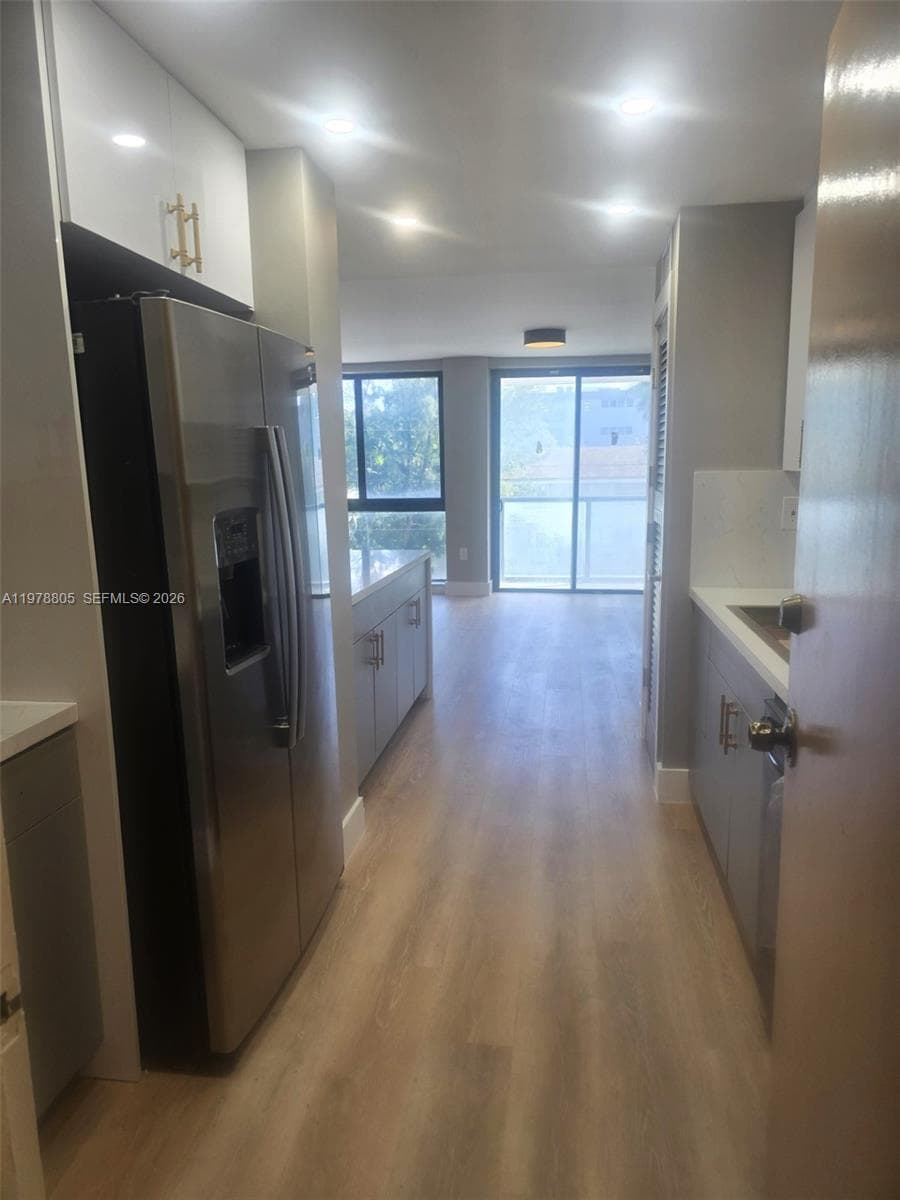 9800 W Bay Harbor Dr 305 photo 4