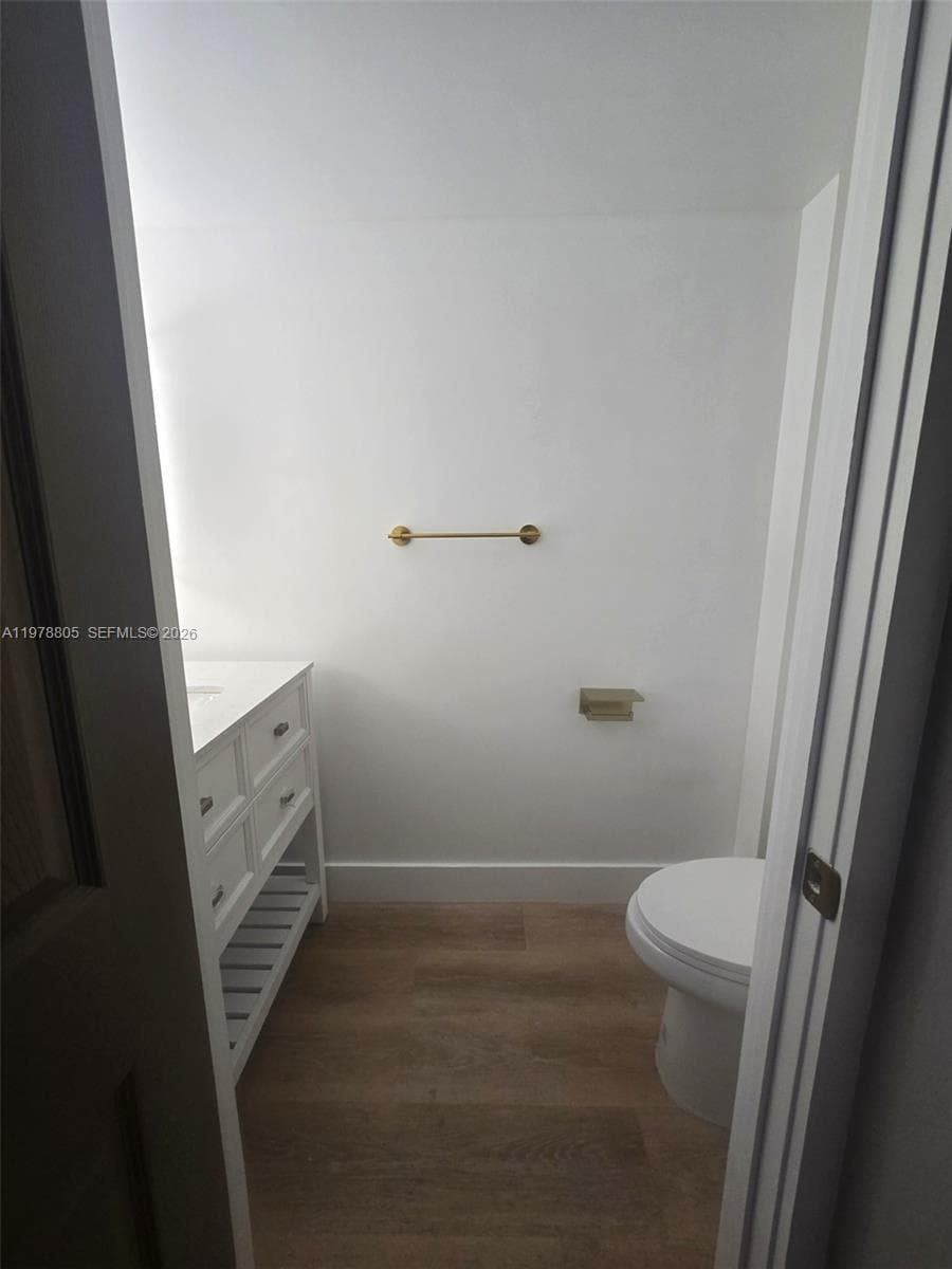 9800 W Bay Harbor Dr 305 photo 8