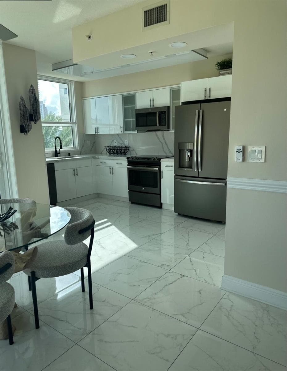 610 W Las Olas Boulevard 517 photo 1