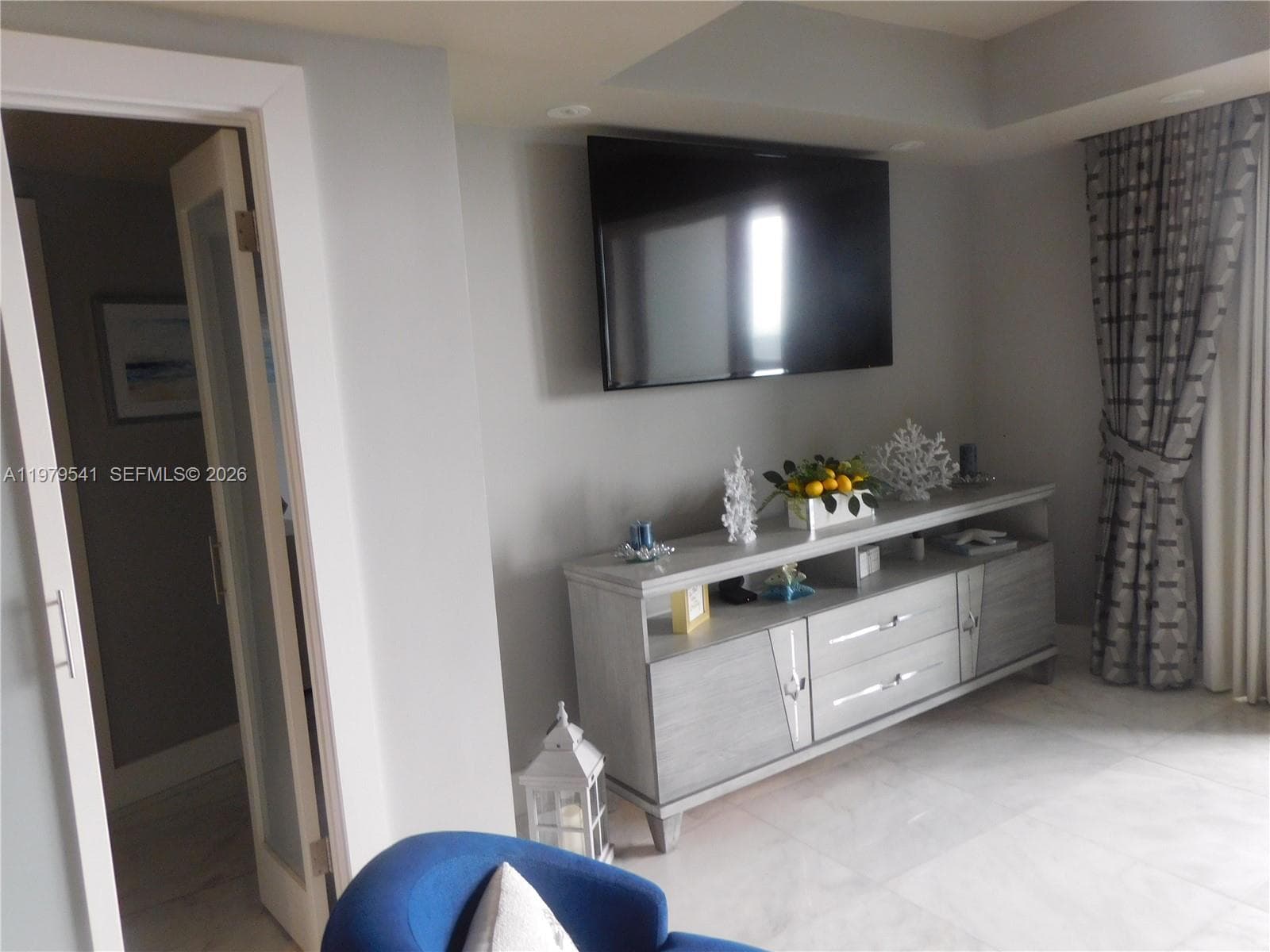 5401 Collins Ave 526 photo 9