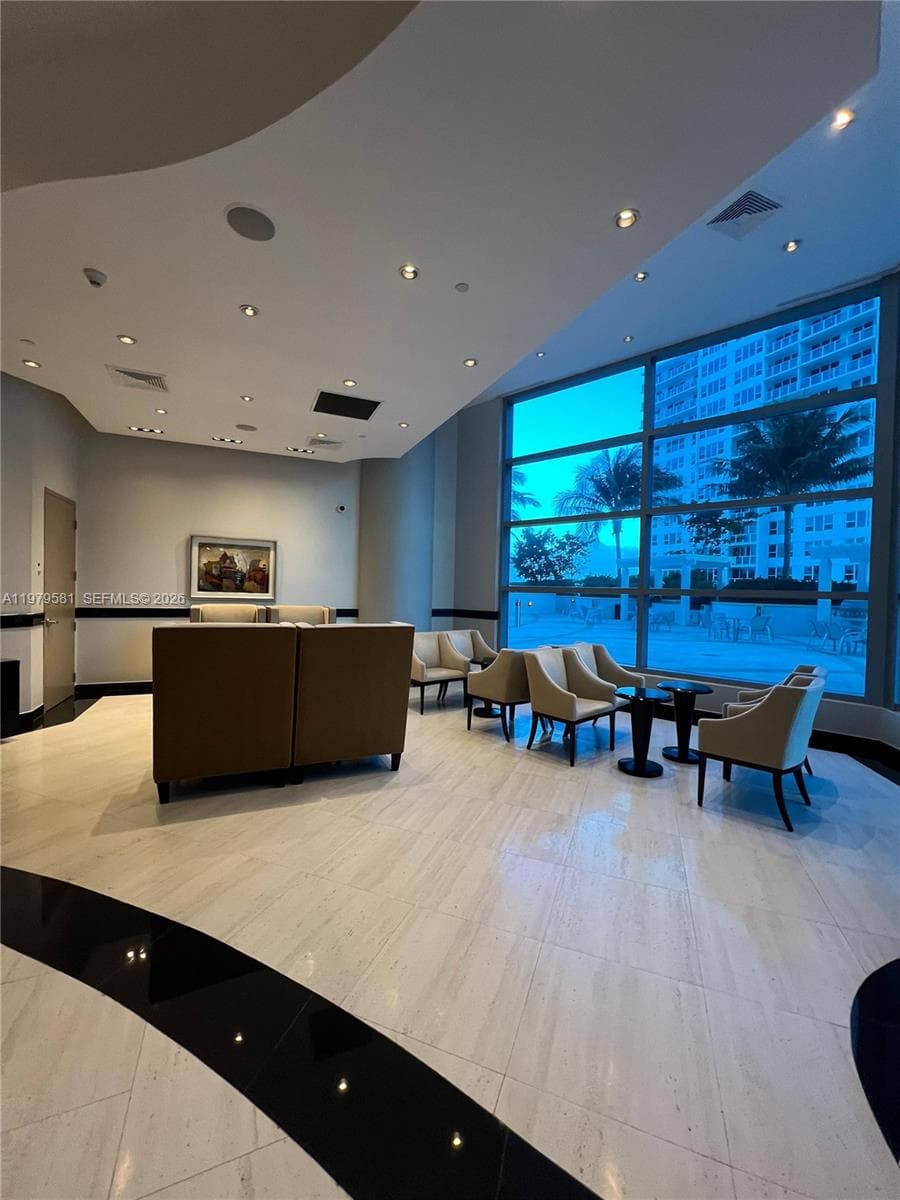 3101 Ocean Dr 5