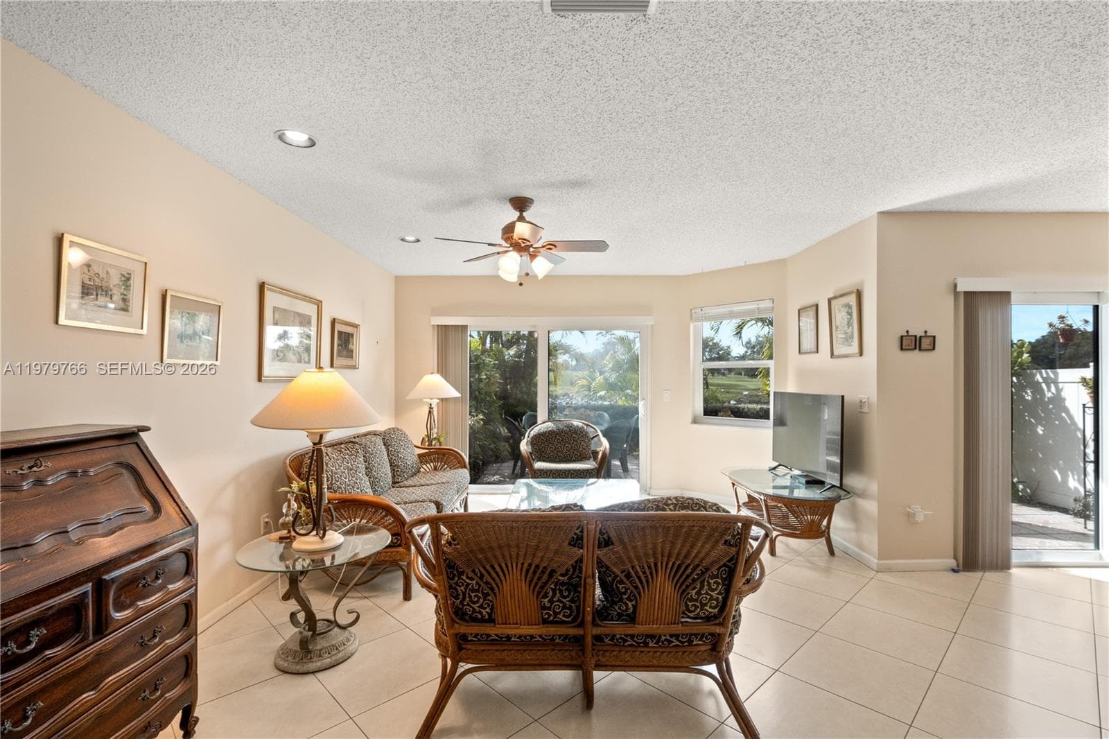 5692 Santiago Cir photo 9